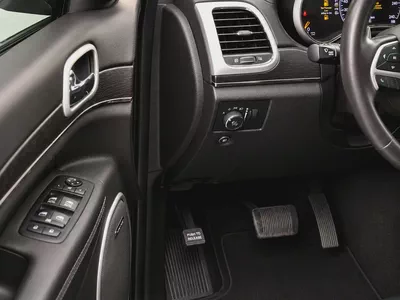 AED 1,338 | Jeep Grand Cherokee Summit | 5.7L HEMI V8 2018 | GCC Specs |-15