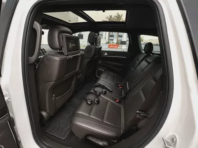 AED 1,338 | Jeep Grand Cherokee Summit | 5.7L HEMI V8 2018 | GCC Specs |-19
