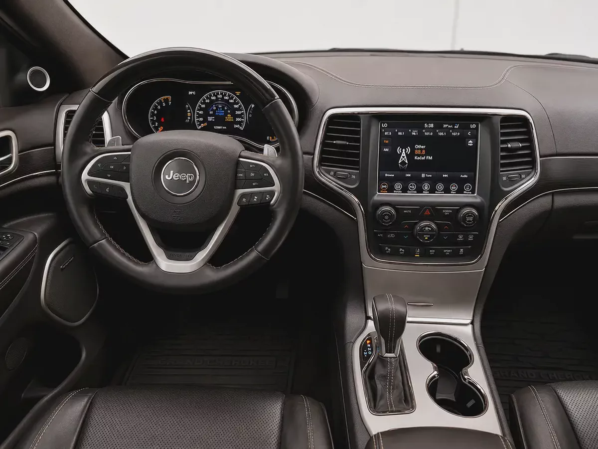 AED 1,338 | Jeep Grand Cherokee Summit | 5.7L HEMI V8 2018 | GCC Specs |-17-17