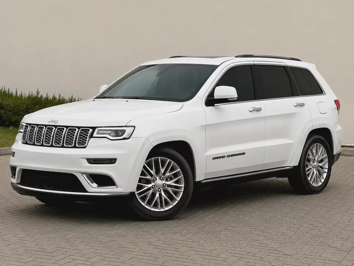 AED 1,338 | Jeep Grand Cherokee Summit | 5.7L HEMI V8 2018 | GCC Specs |