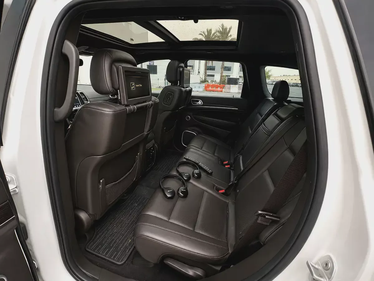 AED 1,338 | Jeep Grand Cherokee Summit | 5.7L HEMI V8 2018 | GCC Specs |-19-19