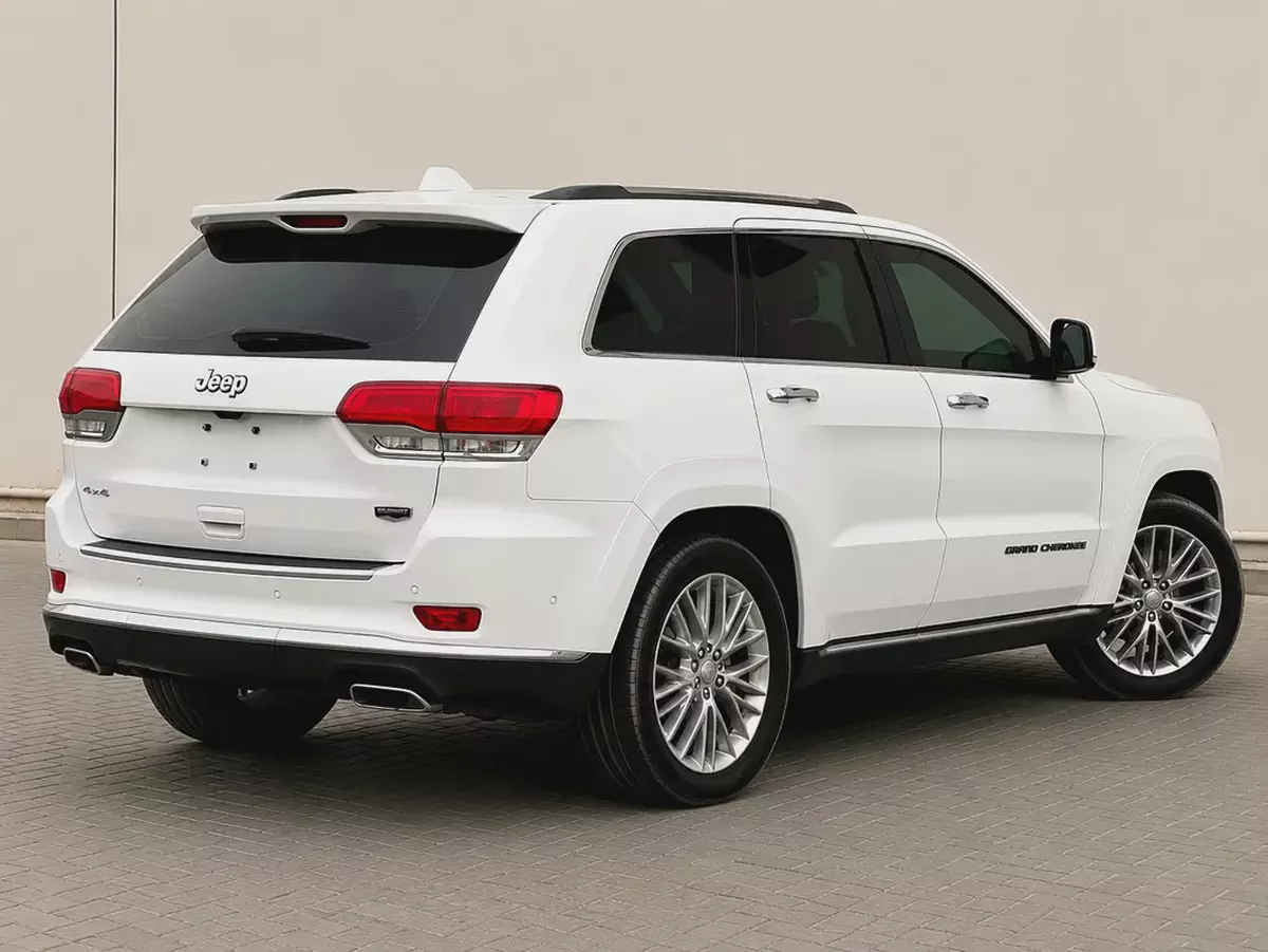 AED 1,338 | Jeep Grand Cherokee Summit | 5.7L HEMI V8 2018 | GCC Specs |-5-5