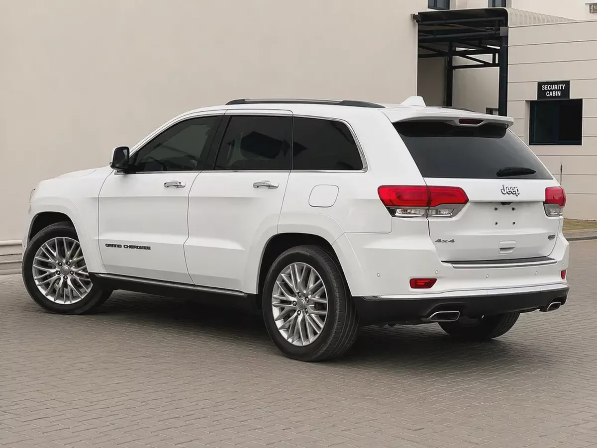 AED 1,338 | Jeep Grand Cherokee Summit | 5.7L HEMI V8 2018 | GCC Specs |-7-7