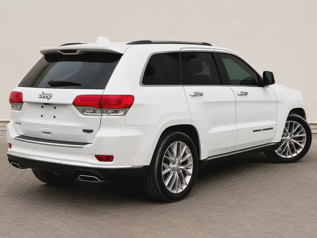 AED 1,338 | Jeep Grand Cherokee Summit | 5.7L HEMI V8 2018 | GCC Specs |-8-8