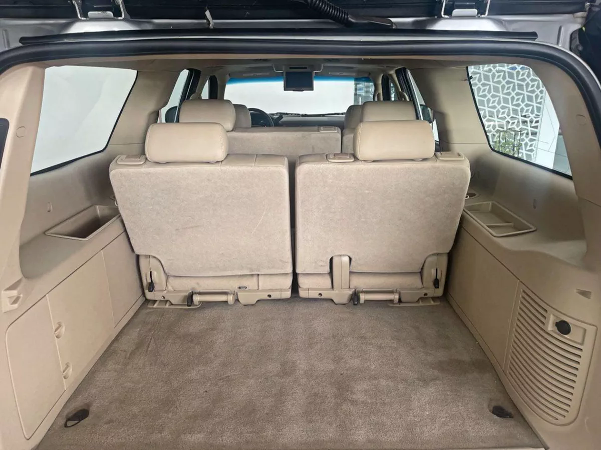 GMC Yukon SLT XL 5.3L-8CYL SUNROOF EXCELLENT CONDITION-11-0