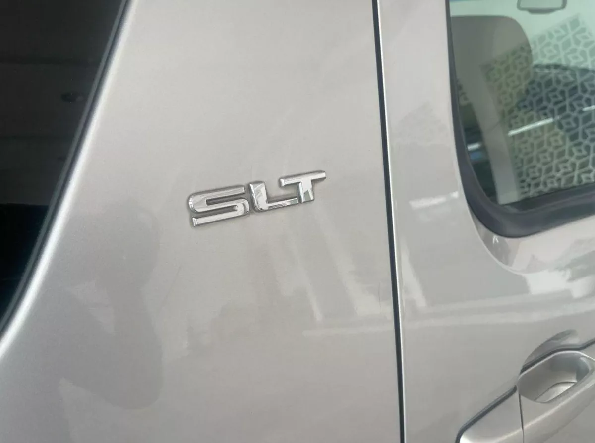 GMC Yukon SLT XL 5.3L-8CYL SUNROOF EXCELLENT CONDITION-14-0