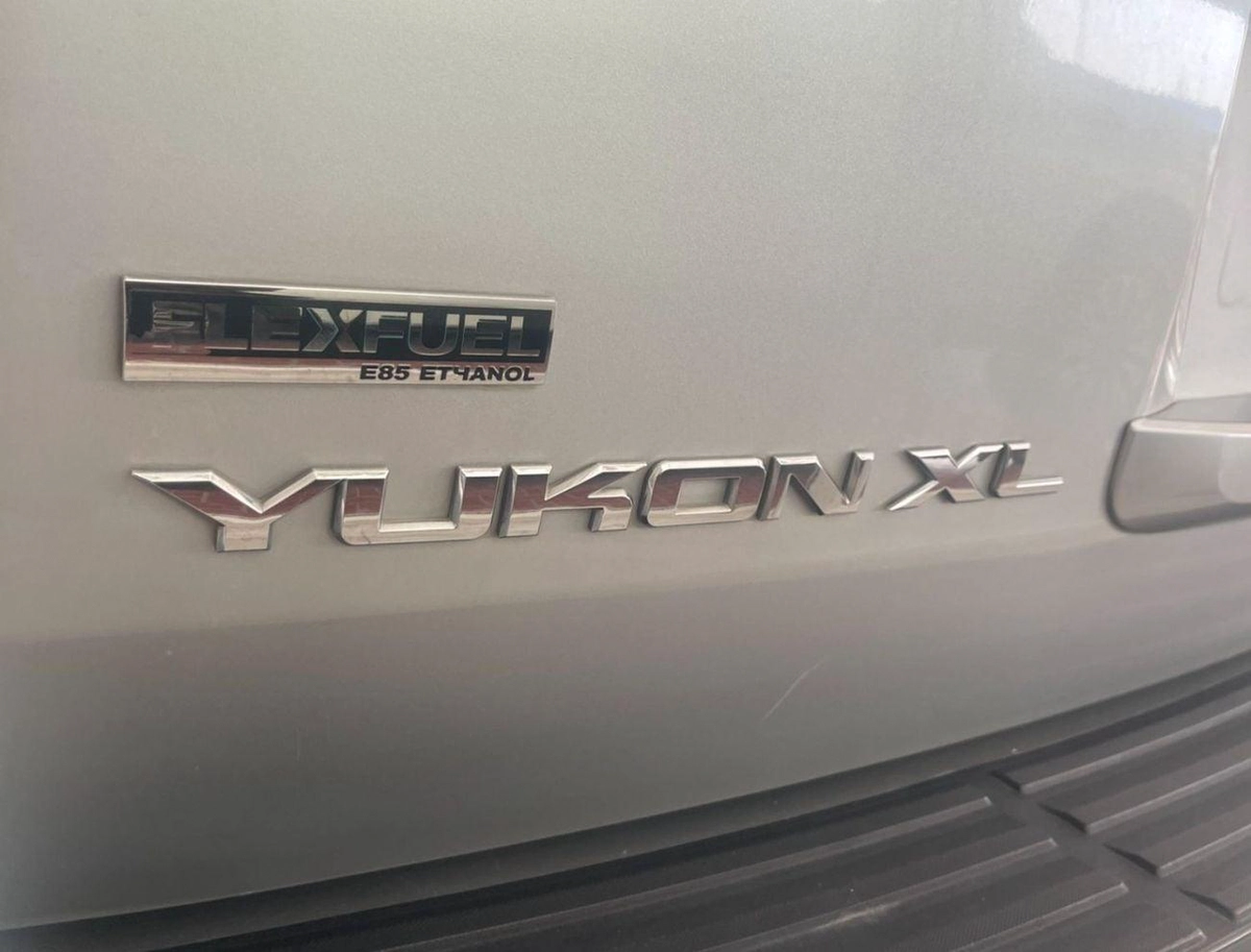 GMC Yukon SLT XL 5.3L-8CYL SUNROOF EXCELLENT CONDITION-15-0