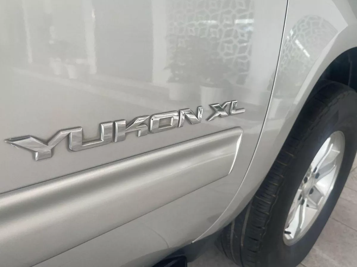 GMC Yukon SLT XL 5.3L-8CYL SUNROOF EXCELLENT CONDITION-16-0