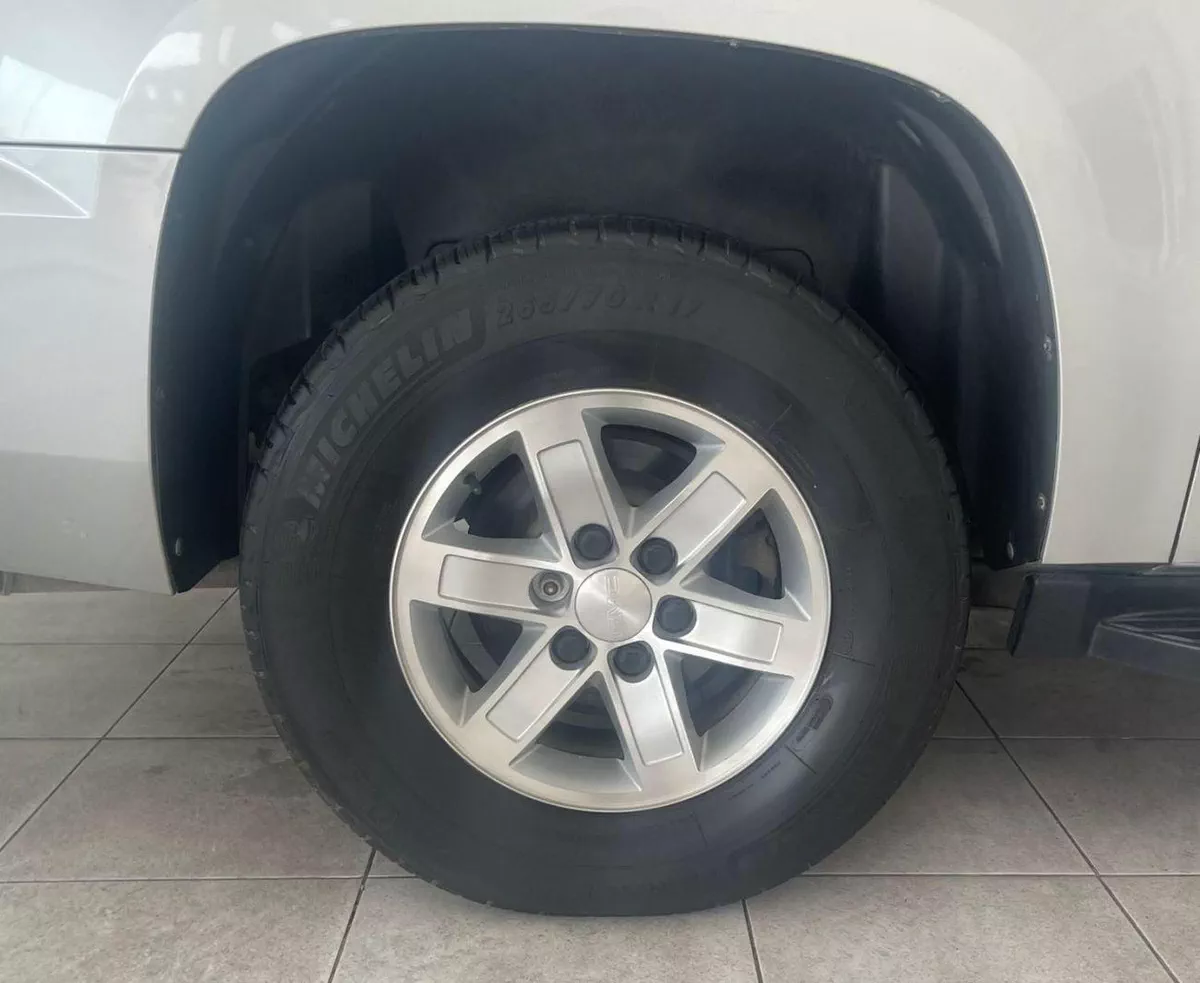 GMC Yukon SLT XL 5.3L-8CYL SUNROOF EXCELLENT CONDITION-17-0