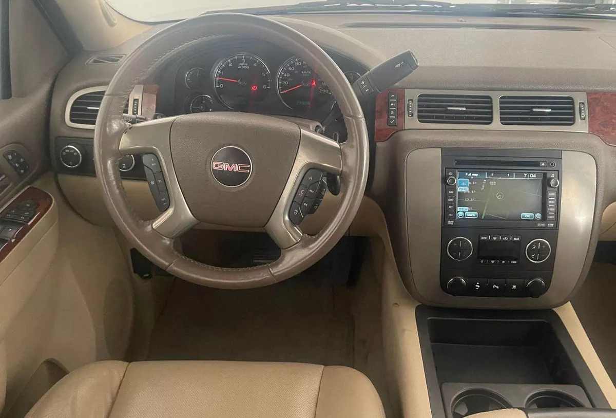 GMC Yukon SLT XL 5.3L-8CYL SUNROOF EXCELLENT CONDITION-5-0