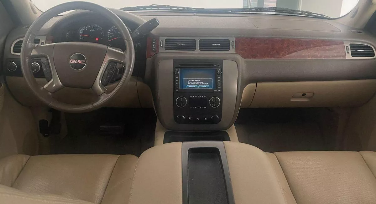 GMC Yukon SLT XL 5.3L-8CYL SUNROOF EXCELLENT CONDITION-6-0