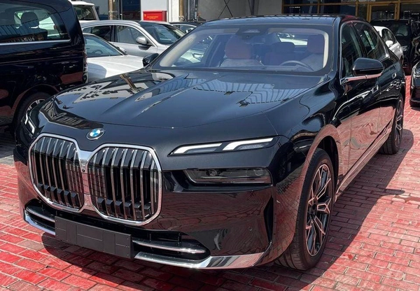 BMW 735i i Under Warranty & Service 2026 GCC - AED 405,000