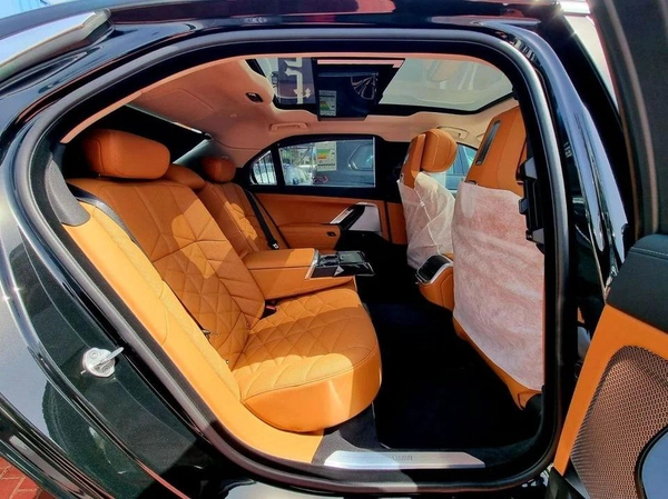 BMW 735i i Under Warranty & Service 2026 GCC - AED 405,000