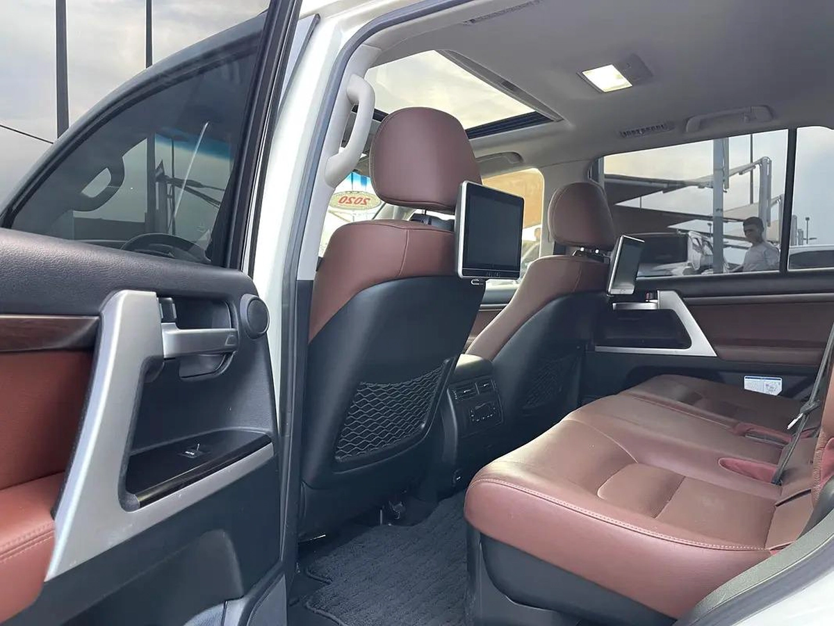 Toyota Land Cruiser VXR-13-13