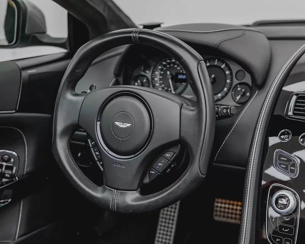 ASTON MARTIN DB9 GT - 2019 - CONVERTIBLE SOFT TOP - EXCELLENT CONDITION-9-9