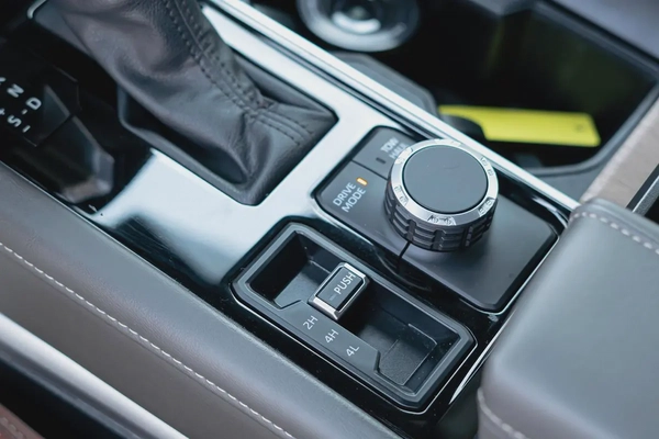 TOYOTA TUNDRA CREWMAX PLATINUM 2024