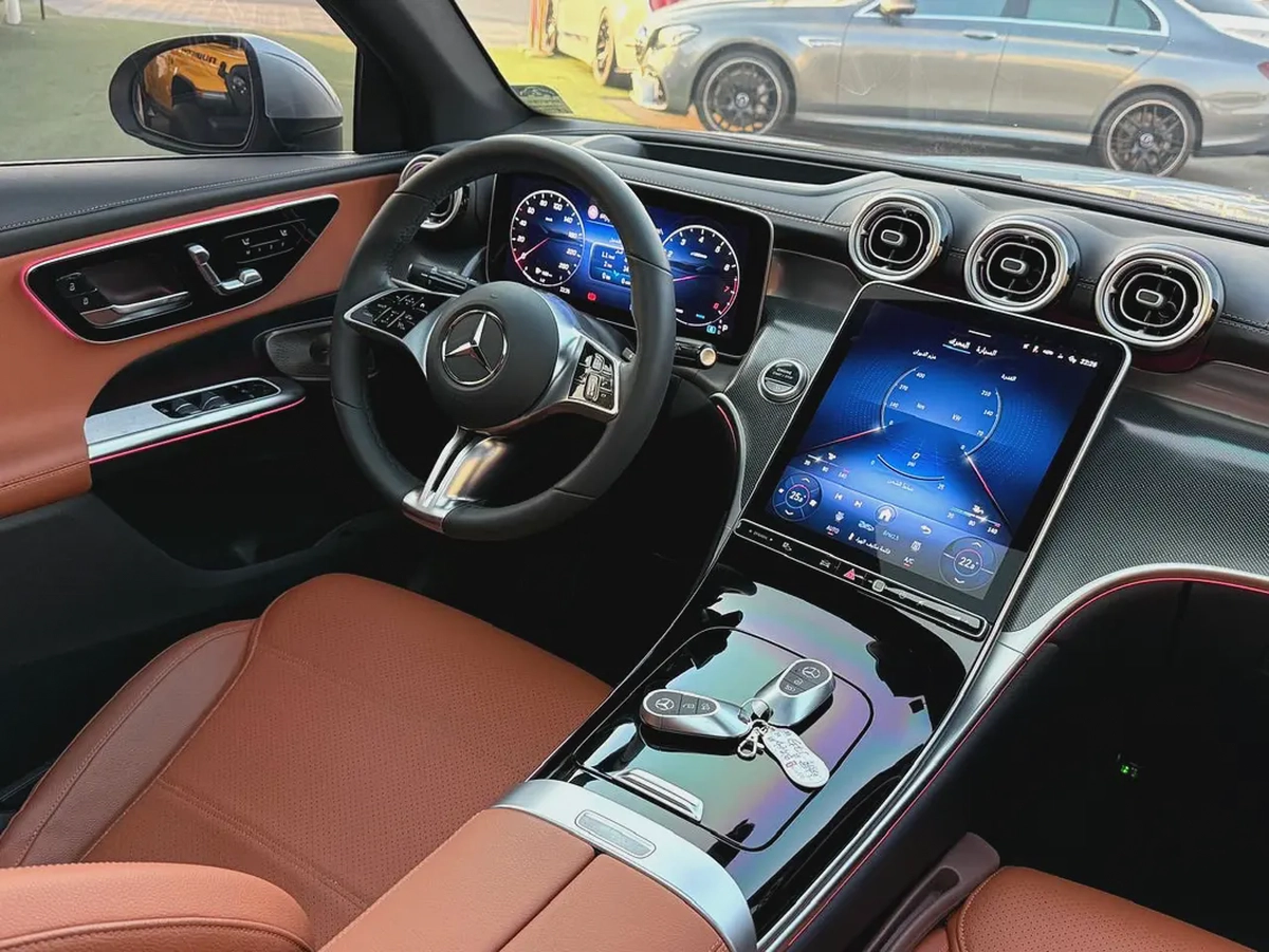 Mercedes GLC300 import from Korea model 2025 original paint مرسيدس جي الـ سي ٣٠٠ كوري موديل ٢٠٢٥-11-11