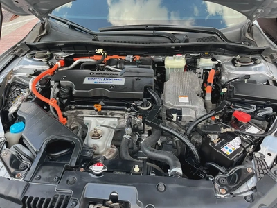 Honda Accord Clarity Hybrid-9
