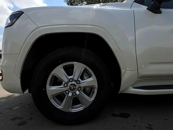 2026 Toyota Land Cruiser GXR - GCC Specs - Brand New!
