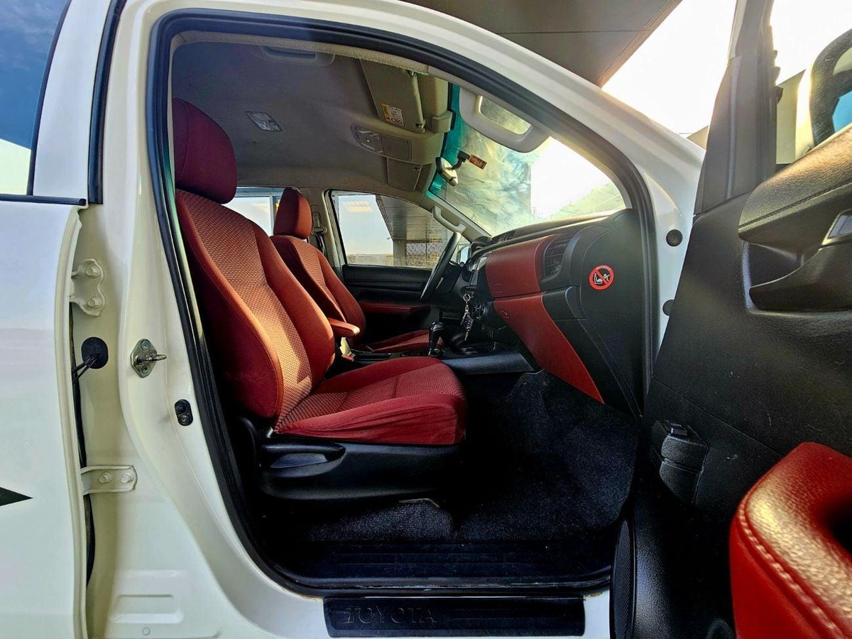 Toyota Hilux GLS PATROL/ AUTO GEAR/ WIDE BODY / AUTO WINDOWS / FULL OPTION-9-0