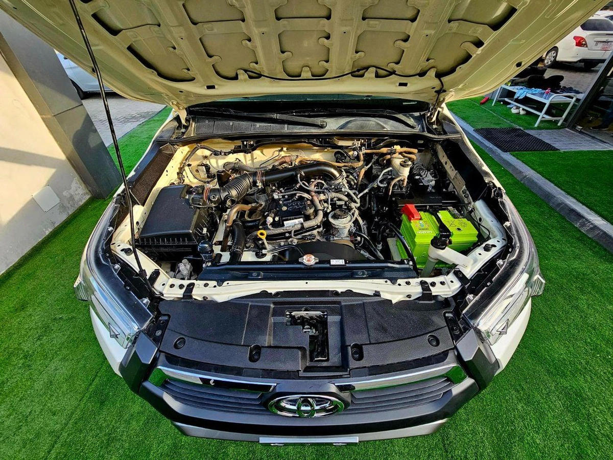 Toyota Hilux GLS PATROL/ AUTO GEAR/ WIDE BODY / AUTO WINDOWS / FULL OPTION-6-0