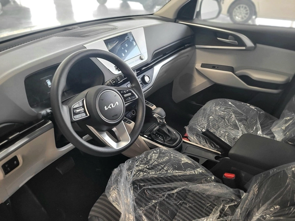 KIA CARENS 1.5L 7-SEATS MODEL 2025 GCC SPECS