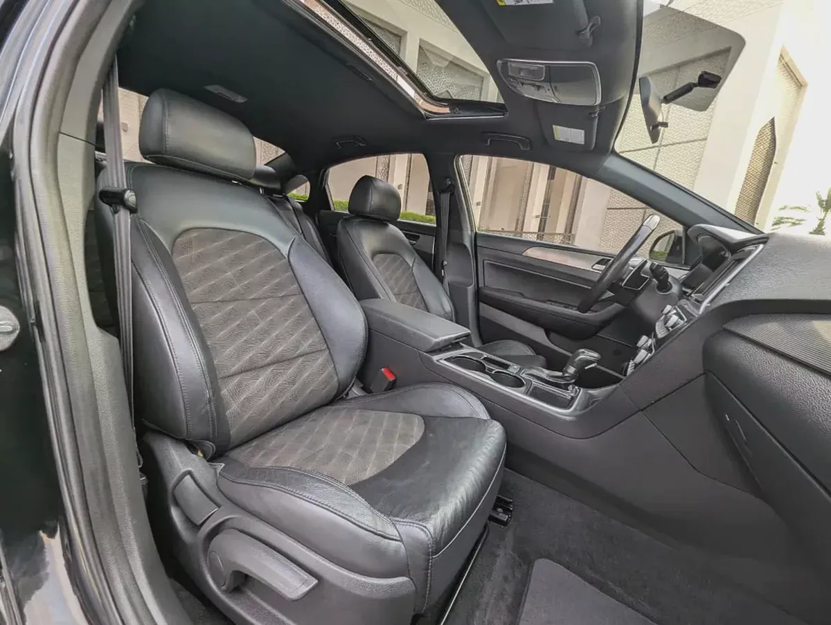 Hyundai Sonata Sport 2018 - American Specs Premium Condition With Sunroof and Navigation-9-9