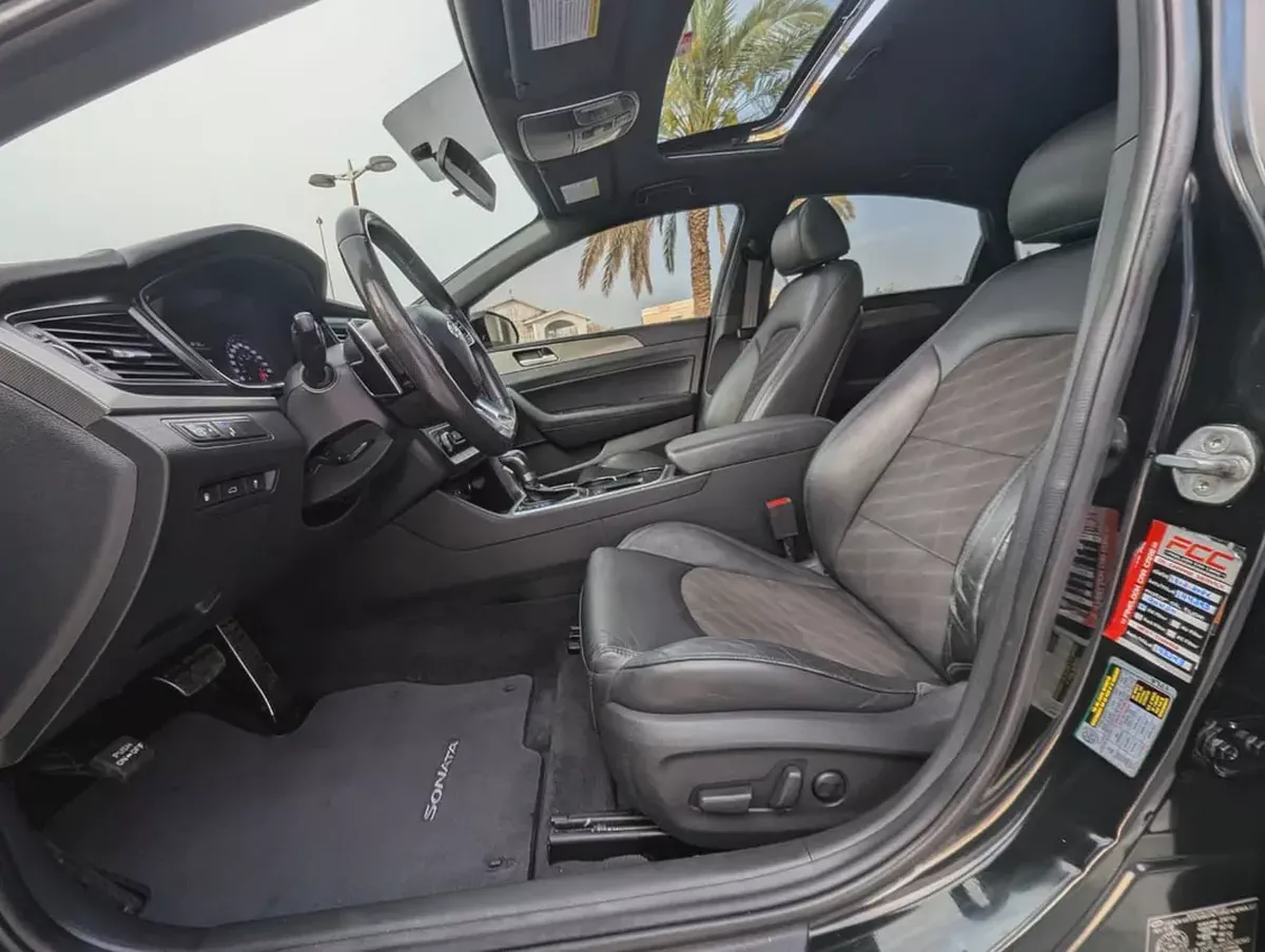 Hyundai Sonata Sport 2018 - American Specs Premium Condition With Sunroof and Navigation-4-4