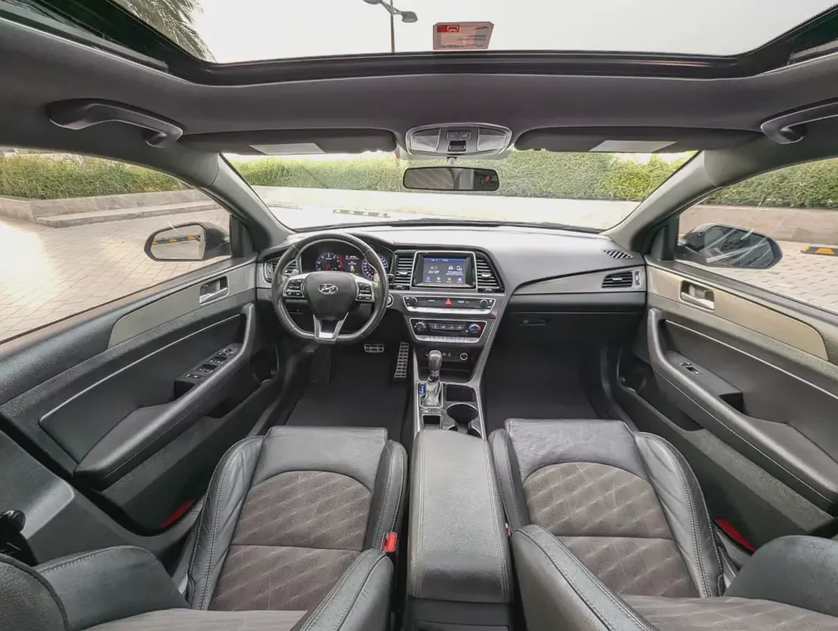 Hyundai Sonata Sport 2018 - American Specs Premium Condition With Sunroof and Navigation-8-8