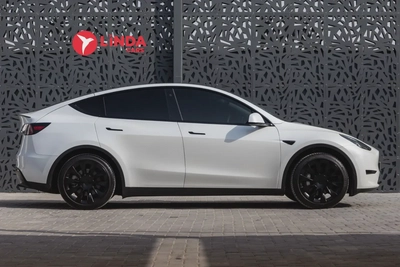 Tesla Model Y Standard Range 2023-6