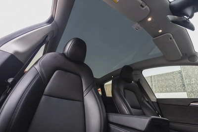 Tesla Model Y Standard Range 2023-3