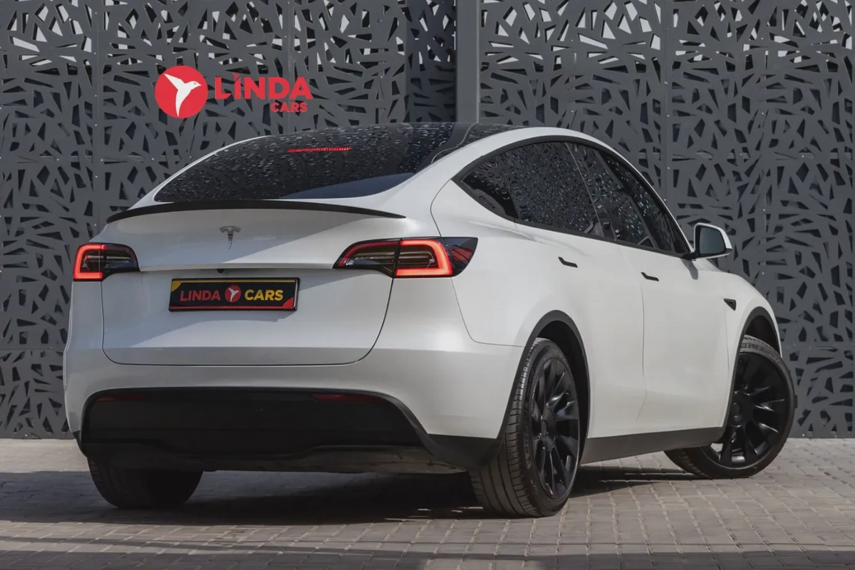 Tesla Model Y Standard Range 2023-4-4