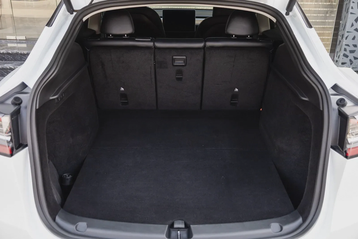 Tesla Model Y Standard Range 2023-5-5