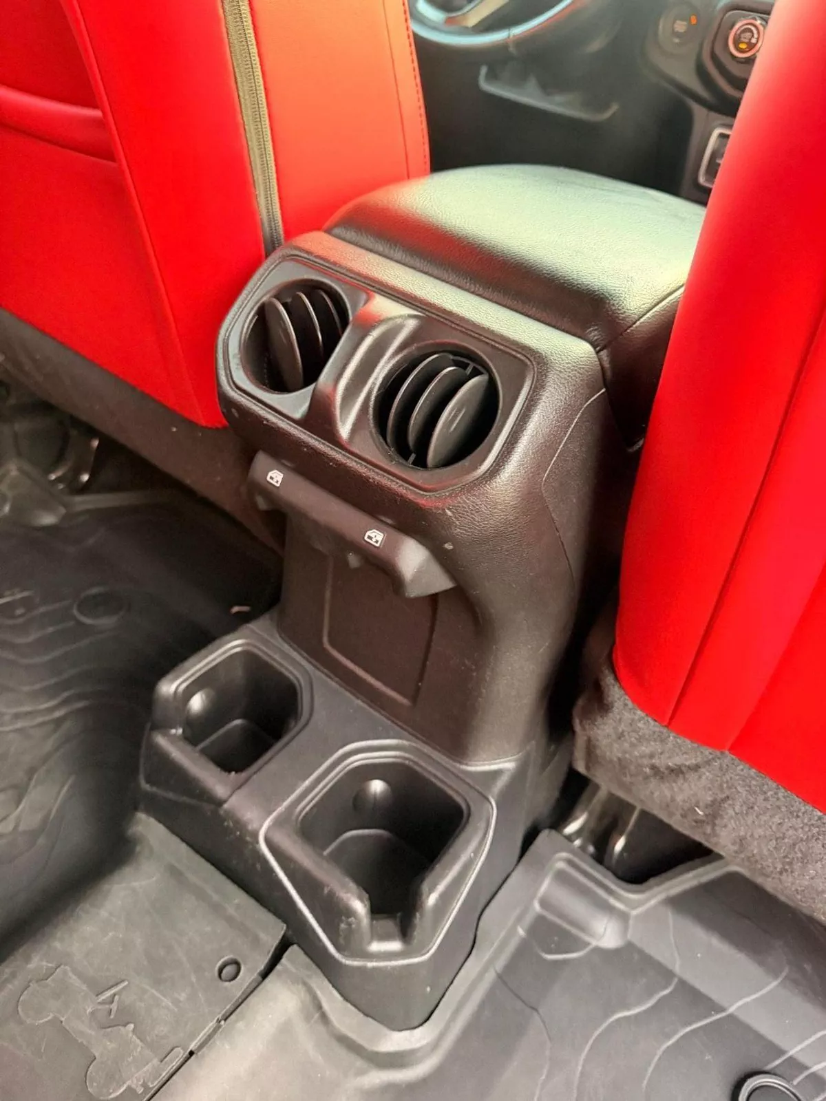 Jeep Wrangler SPORT-9-0