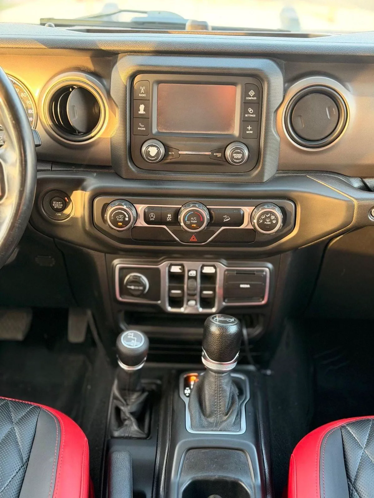 Jeep Wrangler SPORT-7-0