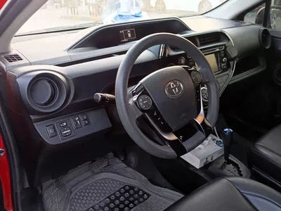 Toyota Prius+-9