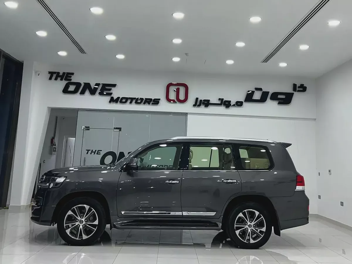 Toyota Land Cruiser GXR Grand Touring 2020 | GCC Specs | Pristine Condition-1-1