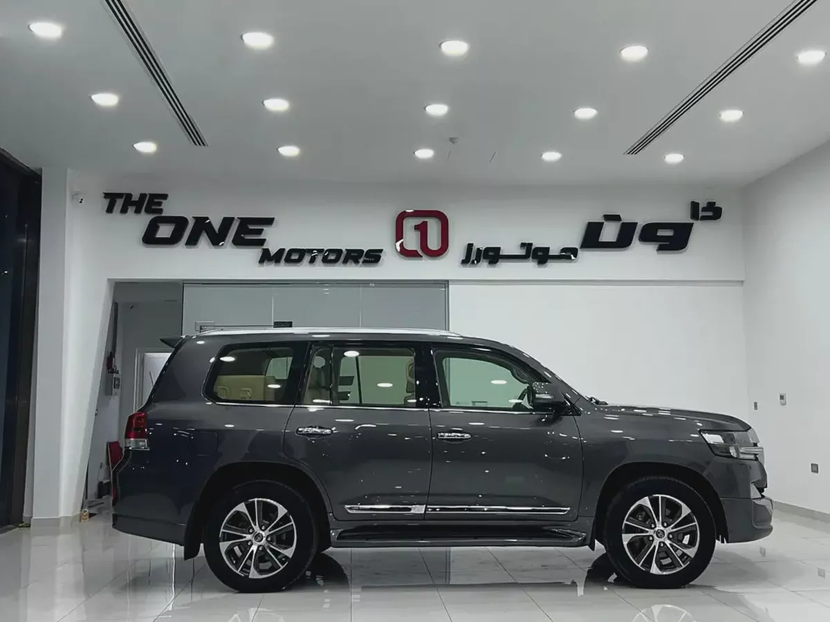 Toyota Land Cruiser GXR Grand Touring 2020 | GCC Specs | Pristine Condition-4-4