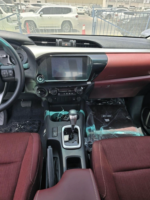 Toyota Hilux 2.7L 4 CYLINDER 2026 MODEL OMANI