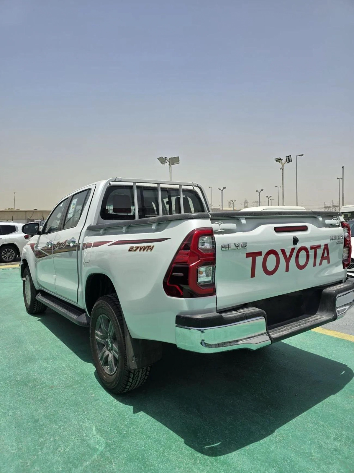 Toyota Hilux 2.7L 4 CYLINDER 2026 MODEL OMANI-4-4
