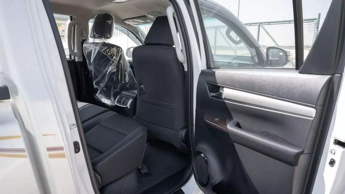 Toyota Hilux GL SR 2.7L-9-0