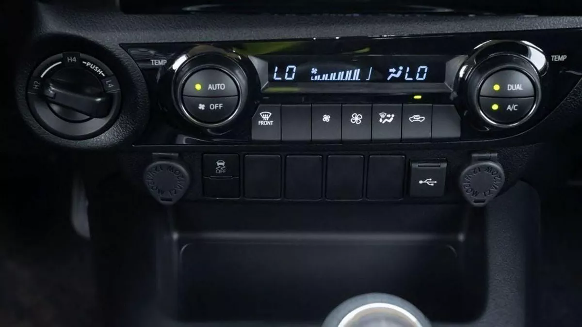 Toyota Hilux GL SR 2.7L-18-0