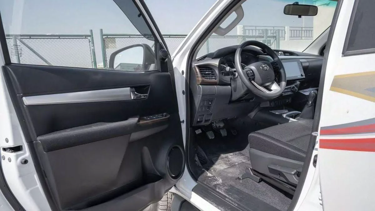 Toyota Hilux GL SR 2.7L-6-0