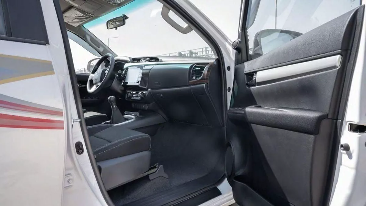 Toyota Hilux GL SR 2.7L-7-0