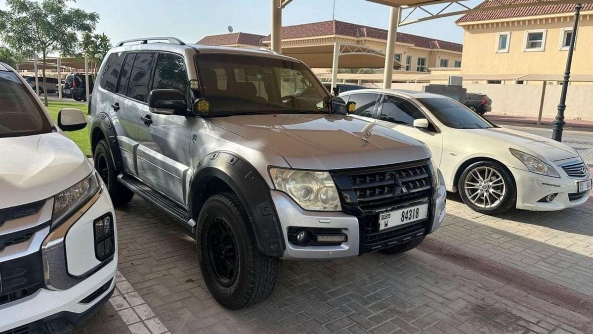 Mitsubishi Pajero GLS HIGHLINE Mitsubishi Pajero / Shogun / Montero 2015 GCC specs-1-0