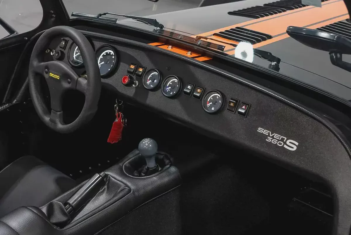 CASH ONLY: 239,000 AED | 2025 Caterham 360S / Caterham Warranty-9-9