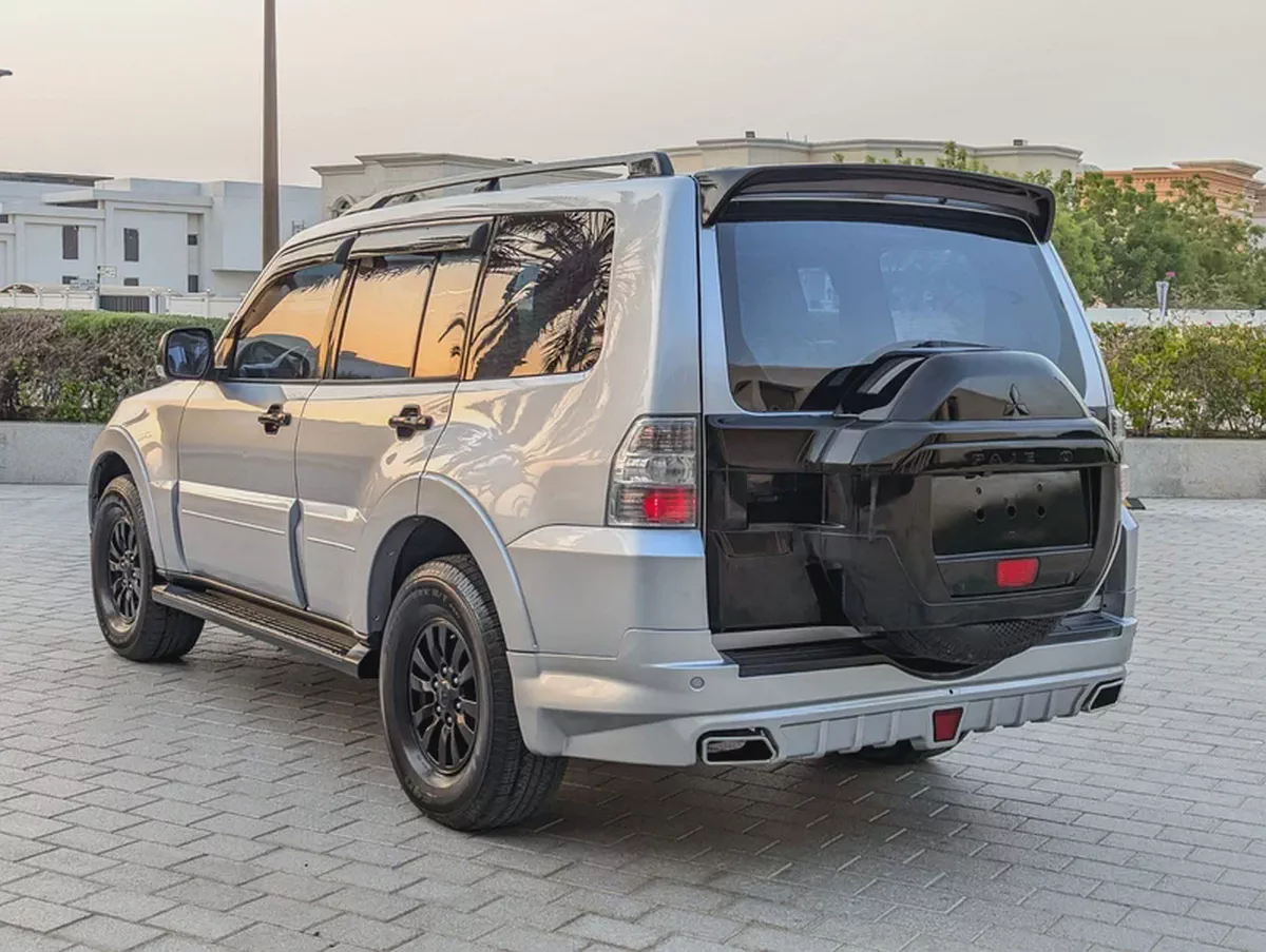 MITSUBISHI PAJERO 2015 GLS MID OPTION V6 3.5L IN EXCELLENT CONDITION-13-13