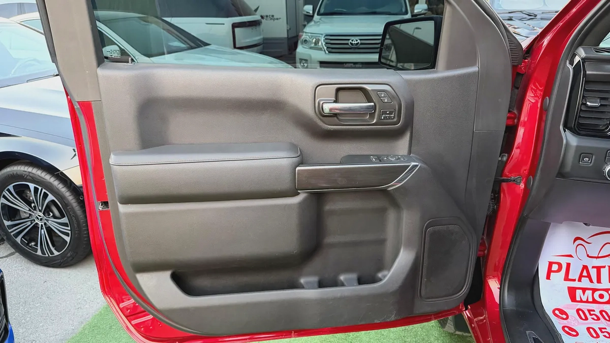 GMC Sierra AT4 V8 5.3L 2022 | GCC Specs | original paint  Excellent Condition | under warranty