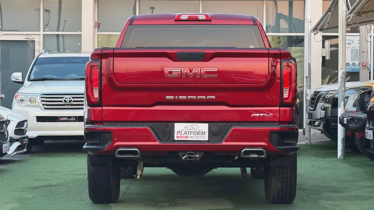 GMC Sierra AT4 V8 5.3L 2022 | GCC Specs | original paint  Excellent Condition | under warranty