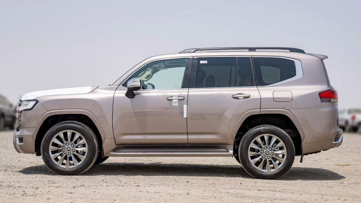 Toyota Land Cruiser VXR Toyota land cruiser VXR 3.5L Petrol Full Option 2025-3-0